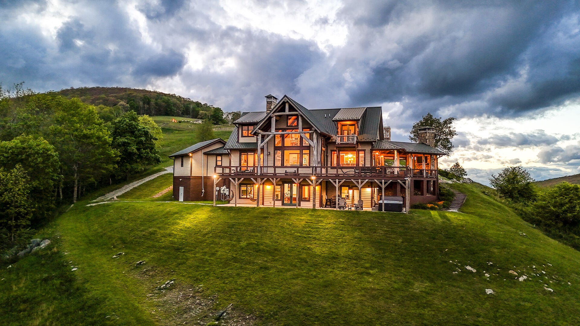 Over The Top Lodge with mountain views